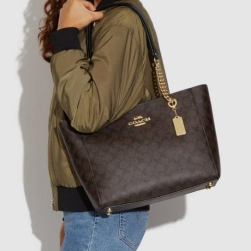 Sold 🎈Coach Signature Brown and Gold Tote